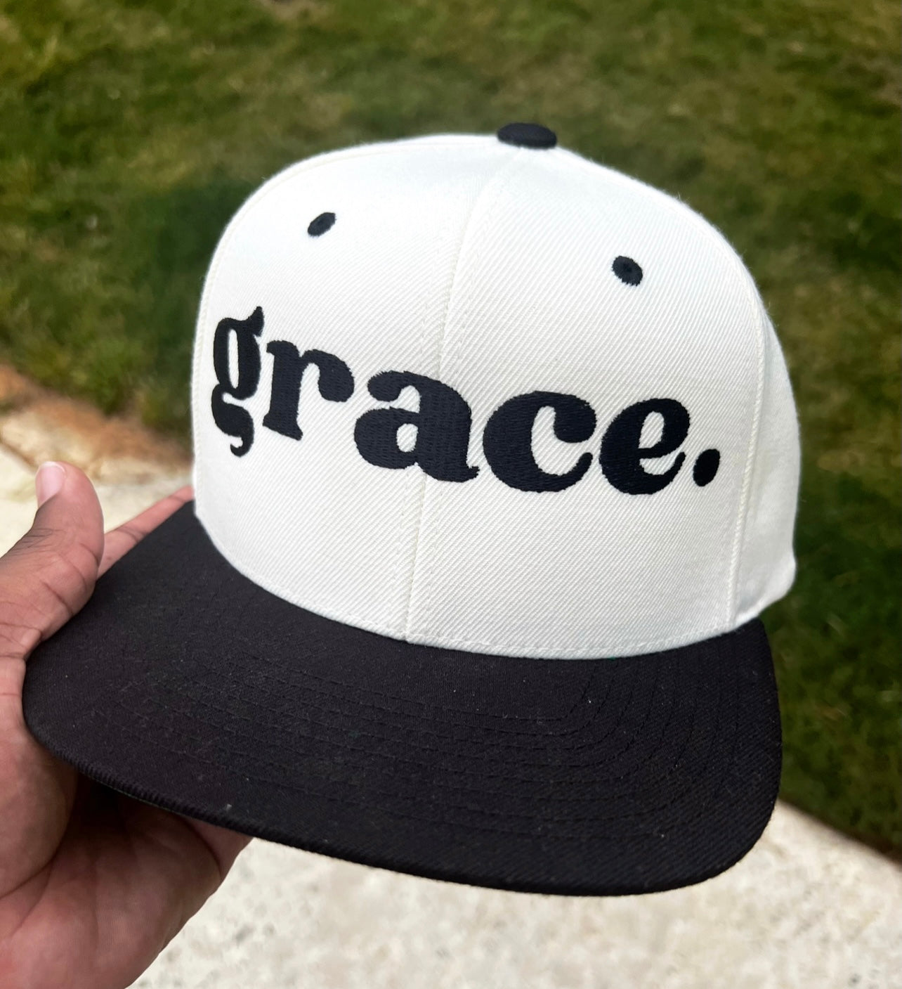 Grace Snapback - Natural/Black